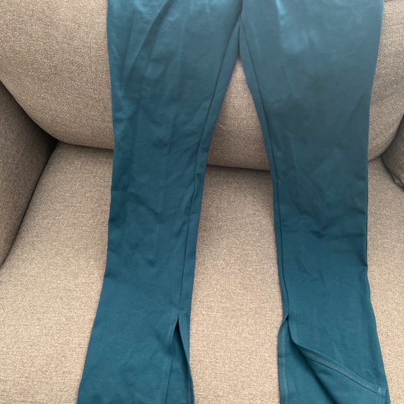 Two piece set - Picture 2 of 3